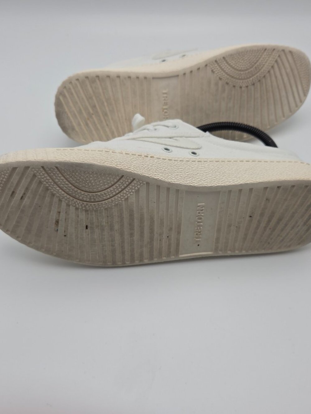 Tretorn All-White Low-Top Canvas Sneakers Size 8 - Picture 6 of 8